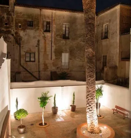 Casa Palacio Munoz Chaves * Caceres