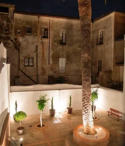 Casa Palacio Munoz Chaves * Caces